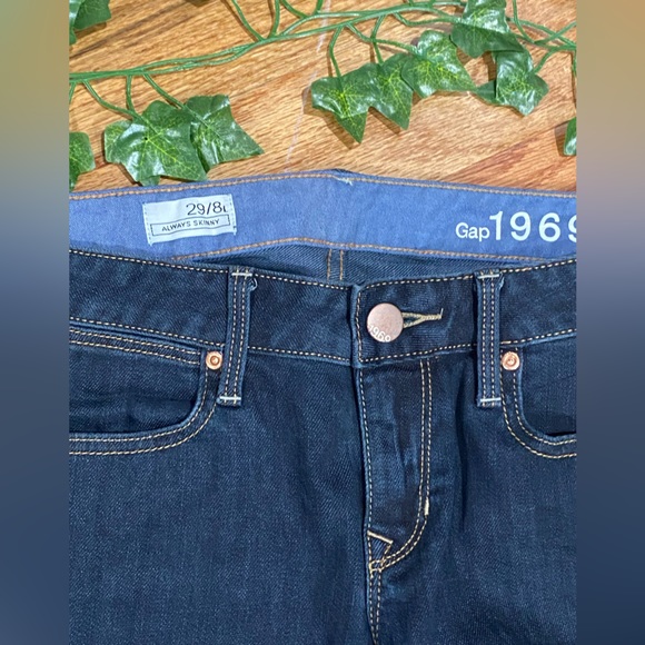 Gap jeans ready for you to dance in! Size 29L/ Skinny leg - Picture 2 of 3